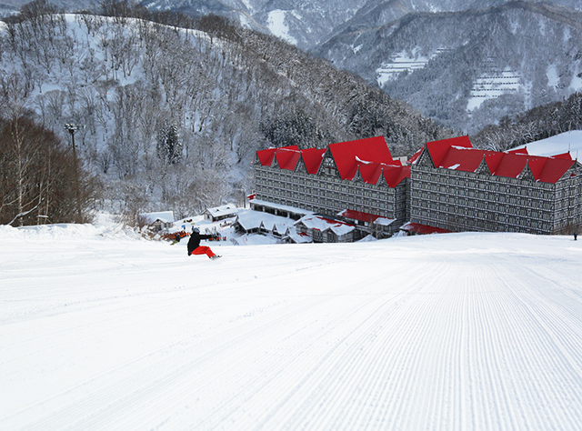 白馬コルチナスキー場を望む山並みの景色