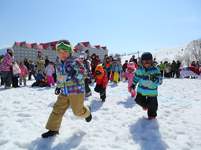 白馬コルチナスキー場で遊ぶ子どもたち