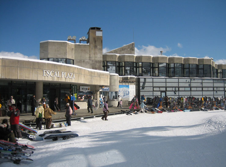 白馬を代表するベースセンター「エスカルプラザ」