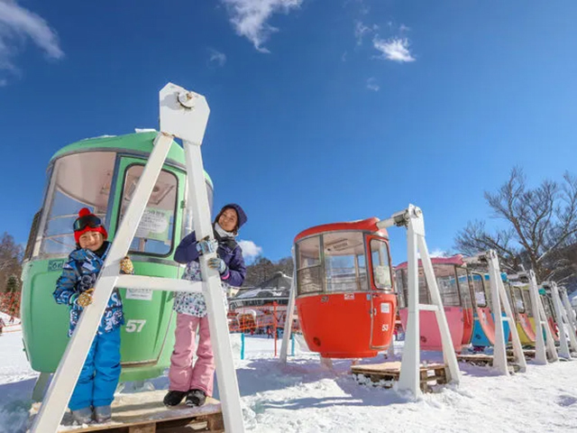 鹿島槍スキー場ファミリーパークで遊ぶ子どもたち