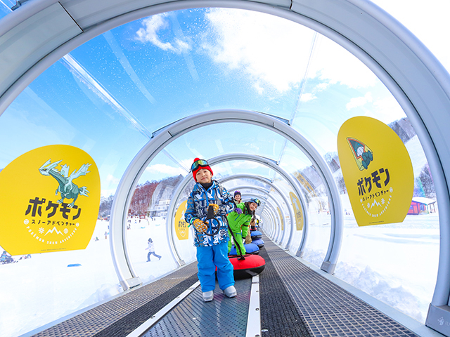 鹿島槍スキー場ファミリーパーク ポケモンスノーアドベンチャーで遊ぶ子どもたち