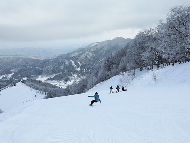 鹿島槍スキー場のゲレンデ風景