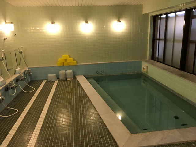 菅平ホテル浴場