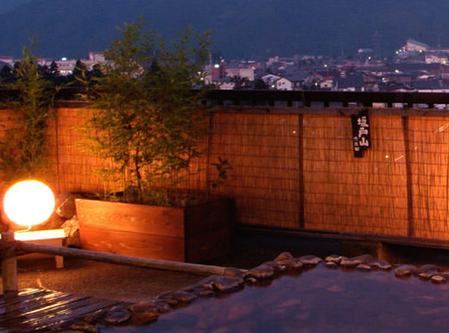 六日町温泉　ほてる木の芽坂　露天風呂夜景