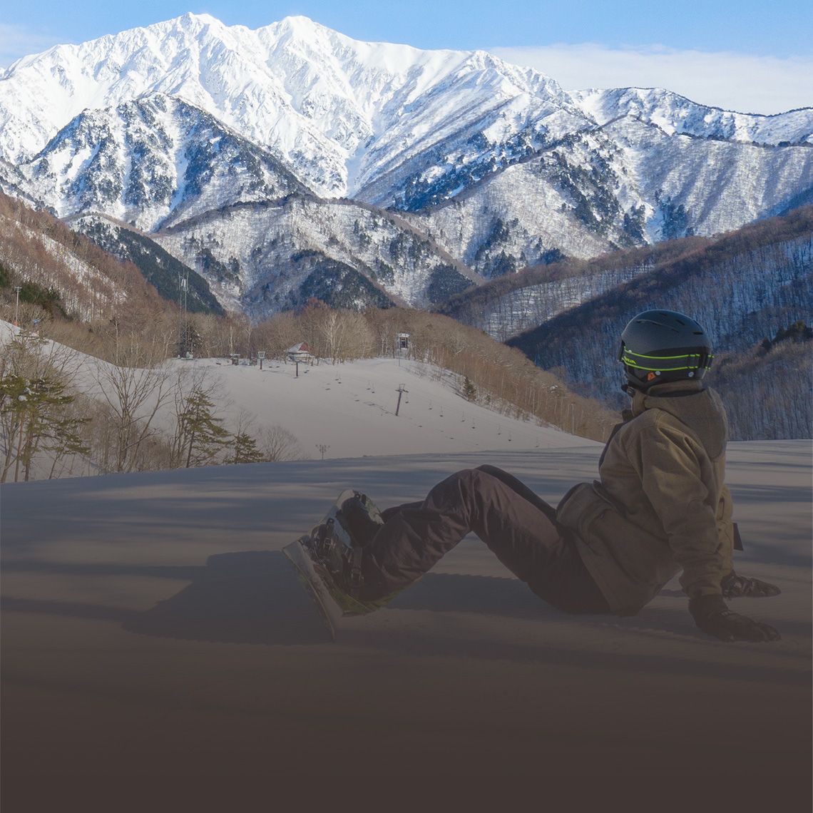 鹿島槍スキー場ゲレンデ景色とスノーボーダー