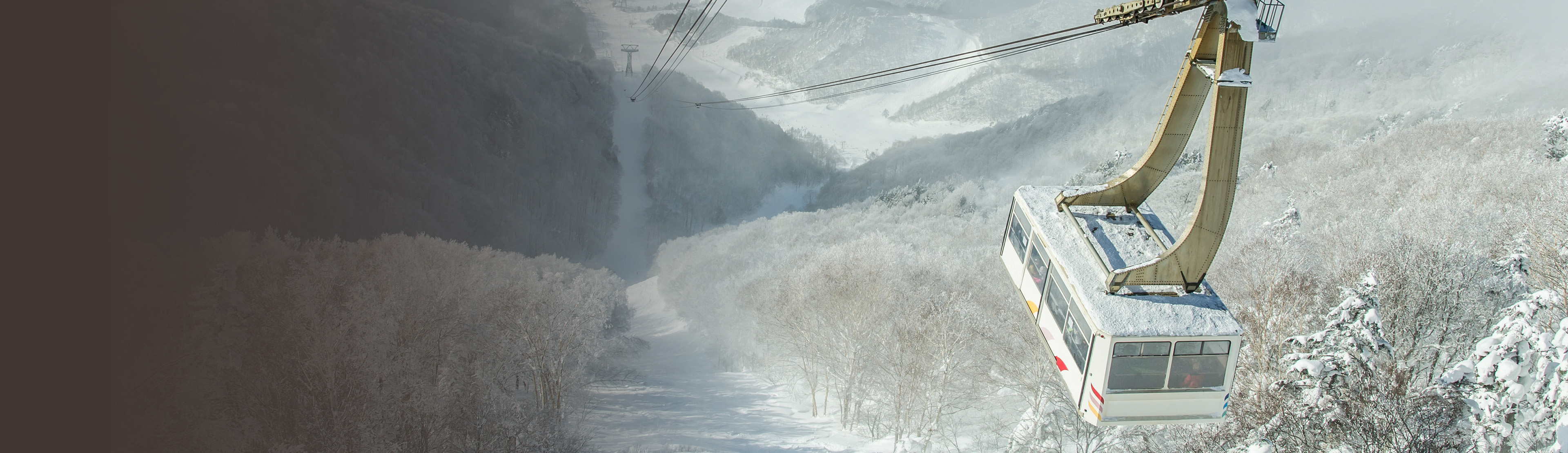 竜王スキー場の雪山とゴンドラ