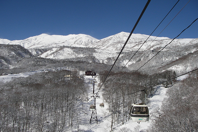 つがいけマウンテンリゾートのゴンドラと風景
