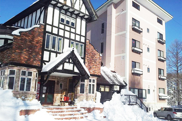 レインストンホテル外観