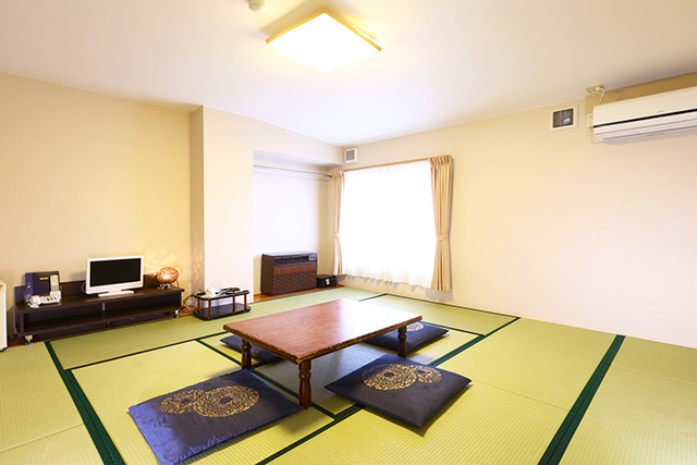 ホテルサンプラザ栂池和室