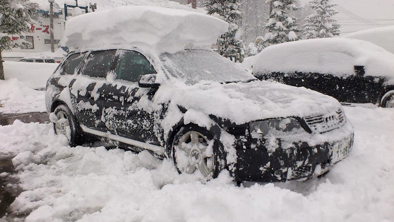 スキー場に車で行くならそろえておきたい10のグッズ