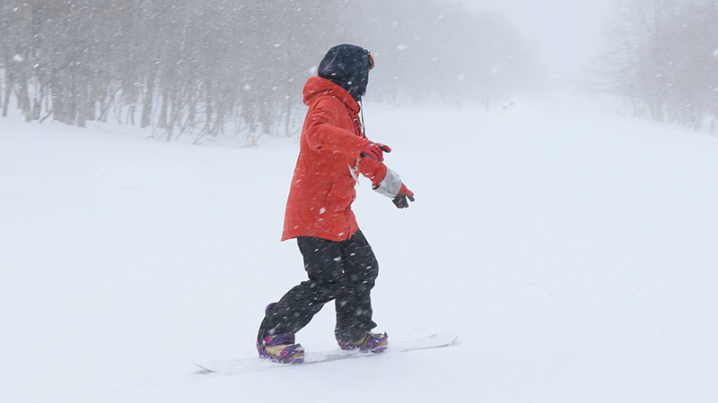 始めてのスノーボード!スクールで教えてくれる「ターン」の内容を公開