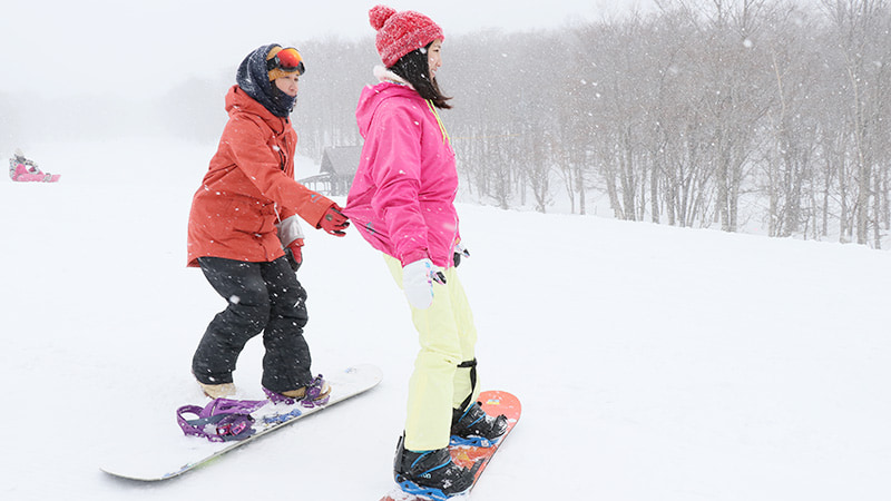 最初はやっぱりスクールを受講すべき? スノーボードスクール3つのポイント