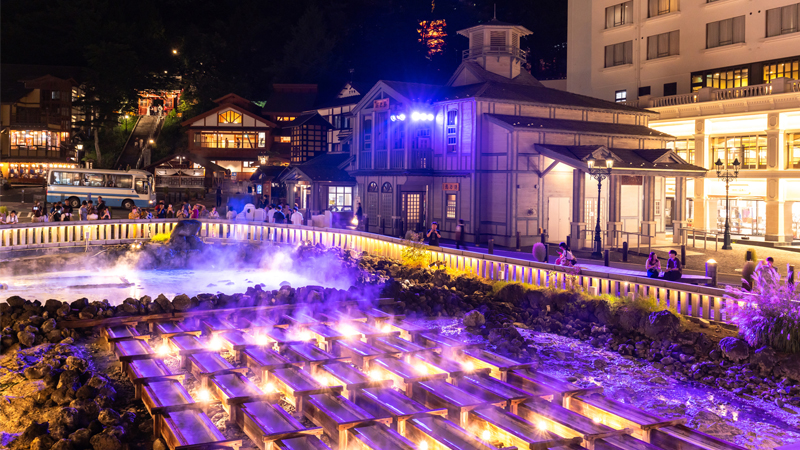 草津温泉　湯畑