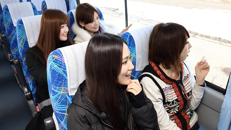 朝発日帰り 車内