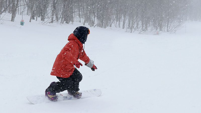 始めてのスノーボード!スクールで教えてくれる「ターン」の内容を公開