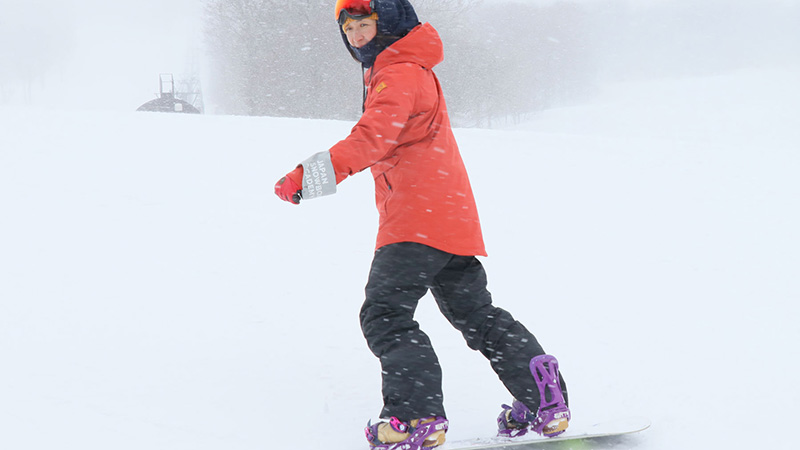 スクールが教える、スノーボードの止まり方・スピードコントロールの3つのコツ