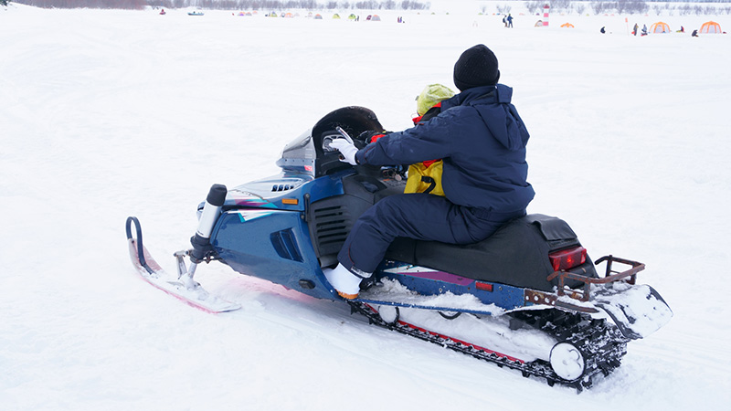 スノーモービル