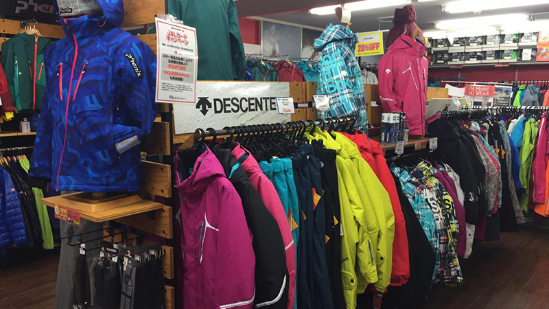 寒いのはキライ！スキー場でのスキーヤーにおける寒さ対策ウェア編