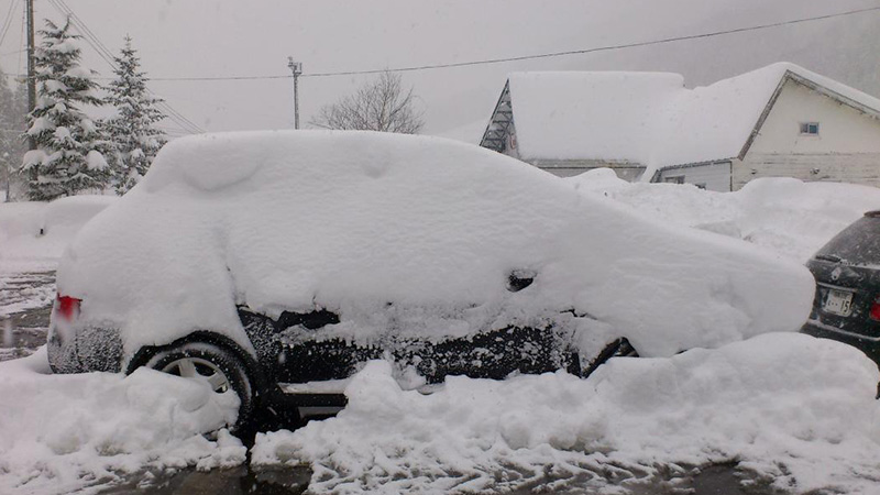 スキー場に車で行くならそろえておきたい10のグッズ