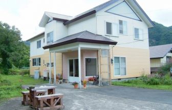 湯の小屋温泉　ロッヂ　雪割草